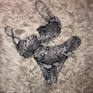 SHEIN Snake Printed Underwired bikini